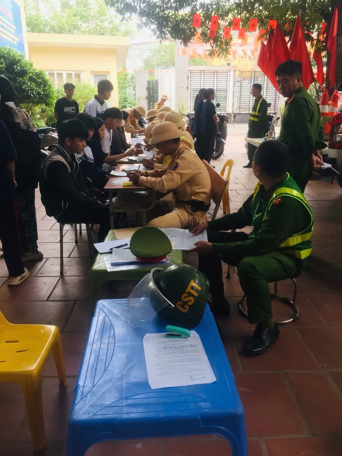 trường bổ túc chợ tre đan phượng nay đến lượt rồi về zin hết thôi các cháu ạ ko tốn lúa lắm 