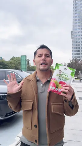 Korang yang nak pergi mana mana tempat tu kan, korang kena bawa papa punya jeruk jambu ni, sebab dia senang nak bawa, stock limited nak beli tekan bag kuning