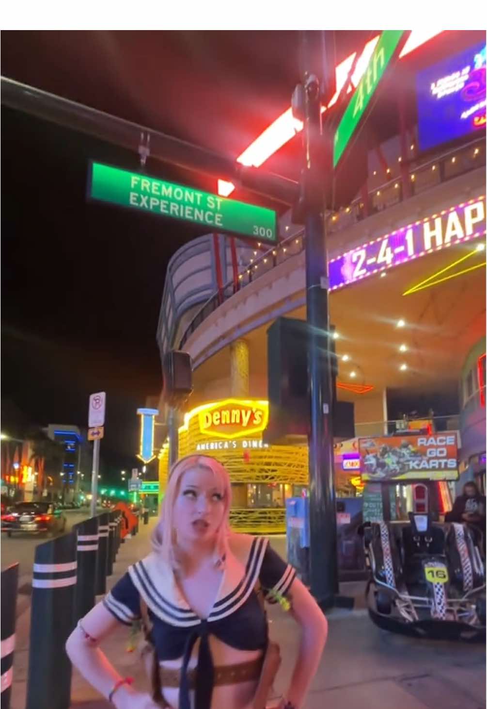 I couldn’t hear the audio lol #panicatthedisco#suckerpunch#halloween #lasvegas 