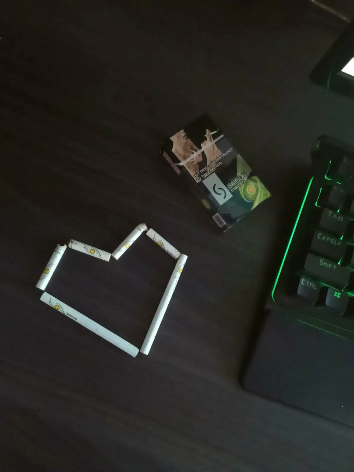 Tình yêu không phải là những lời hứa hẹn ngọt ngào trong phút dây say đắm, mà là sự kiên nhẫn, và bao dung trong những ngày giông bão. Yêu không phải lúc nào cũng là những cãi nắm tay hay những ánh mắt đắm say, mà là khi cả hai lựa chọn ở lại, cùng nhau vượt qua những ngày không hoàn hảo. thế giới có thể rộng lớn và nhiều lựa chọn, nhưng chỉ khi ta yêu thật lòng yêu một người, thì chỉ cần một ánh mắt, một nụ cười, cũng đủ làm cả vũ trụ ngoài kia chở nên thừa thãi.Tình yêu đẹp không phải là tình yêu khiến ta choáng ngợp, mà là tình yêu khiến ta bình yên. #xh #vair #xhtiktok #tamtrangbuon #tamtrang 