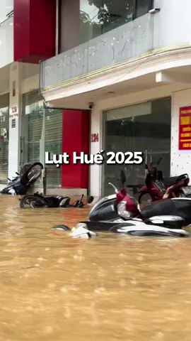 Lụt năm nay quá tàn khốc. Huế ơiii... #lulut #hue #lụt #mưa #mưagióbãobùng 