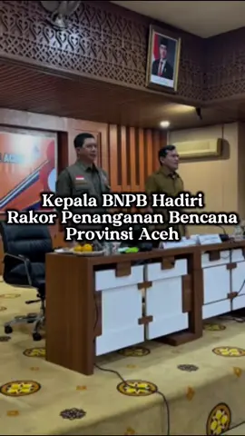 Halo #SahabatTangguh! Kepala BNPB Letjen TNI Dr. Suharyanto menghadiri Rapat Koordinasi Penanganan Bencana di Provinsi Aceh, Selasa (28/10). Wakil Gubernur Aceh H. Fadhlullah mengapresiasi perhatian BNPB kepada Provinsi Aceh dalam hal dukungan bantuan peralatan, logistik, anggaran penanganan saat tanggap darurat hingga proses rehabilitasi dan rekonstruksi.  Suharyanto berkomitmen untuk terus mendukung percepatan penanganan bencana yang terjadi di Provinsi Aceh, mulai dari fase pra-saat-pascabencana.  #BNPBIndonesia #SiapUntukSelamat #BudayaSadarBencana