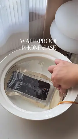 Beach day? Pool day? No problem — this waterproof pouch is a must! #waterproof #waterproofphonecase #musthave #fyp 