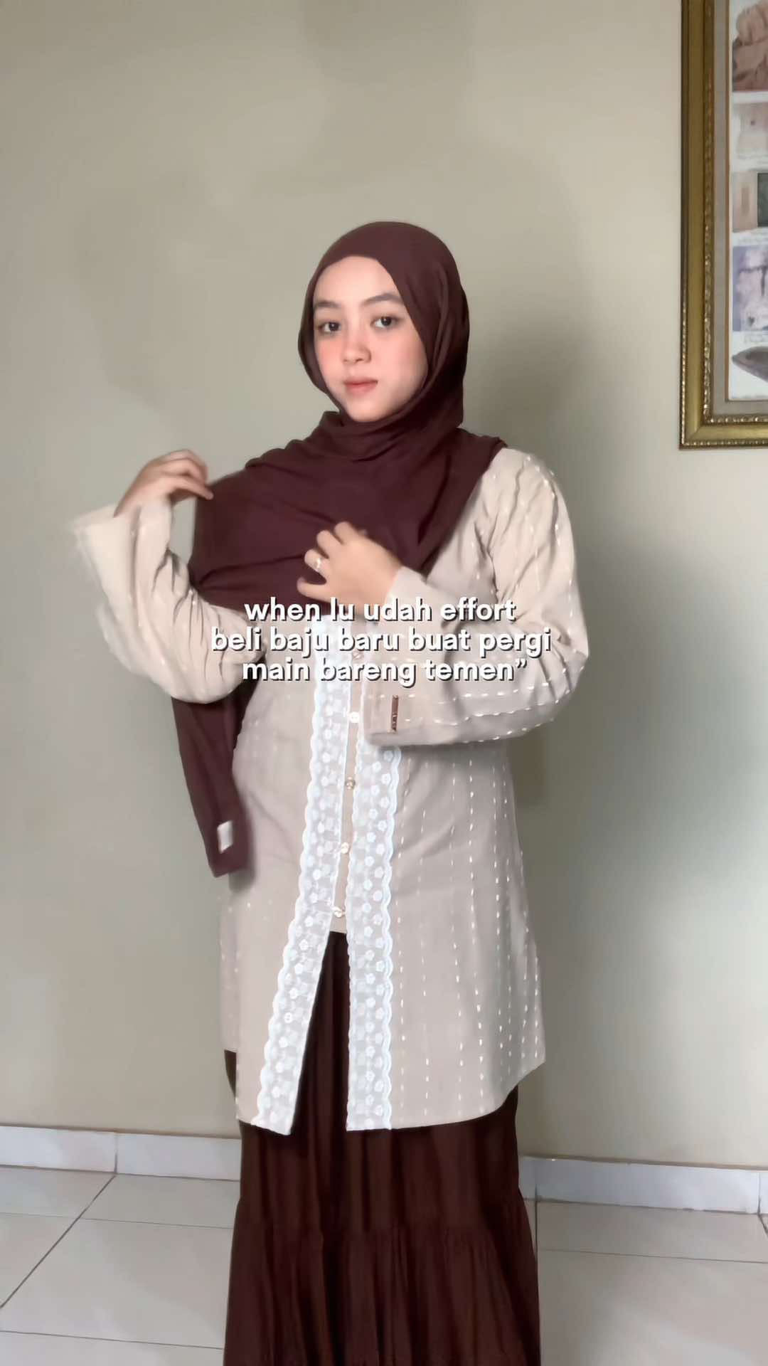 Yang ga bisa banget digosthing akhirnya jalan sendiri😌 ga lupa pake baju cantik dari @kalasirisofficial 😘💓 #kebaya #tunic #kebayamodern #nibrasfashion  