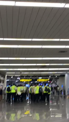 Welcome guys 🦁  Pasukan baru nih semangat  #Batikair #bookcabin #bandarasoekarnohatta #groundstaff #porter 