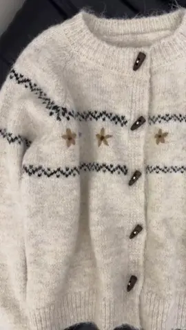 Áo khoác len cardigan họa tiết thổ cẩm #aokhoaclen #aocardigan #thoitranghottrend #OOTD #outfitideas 