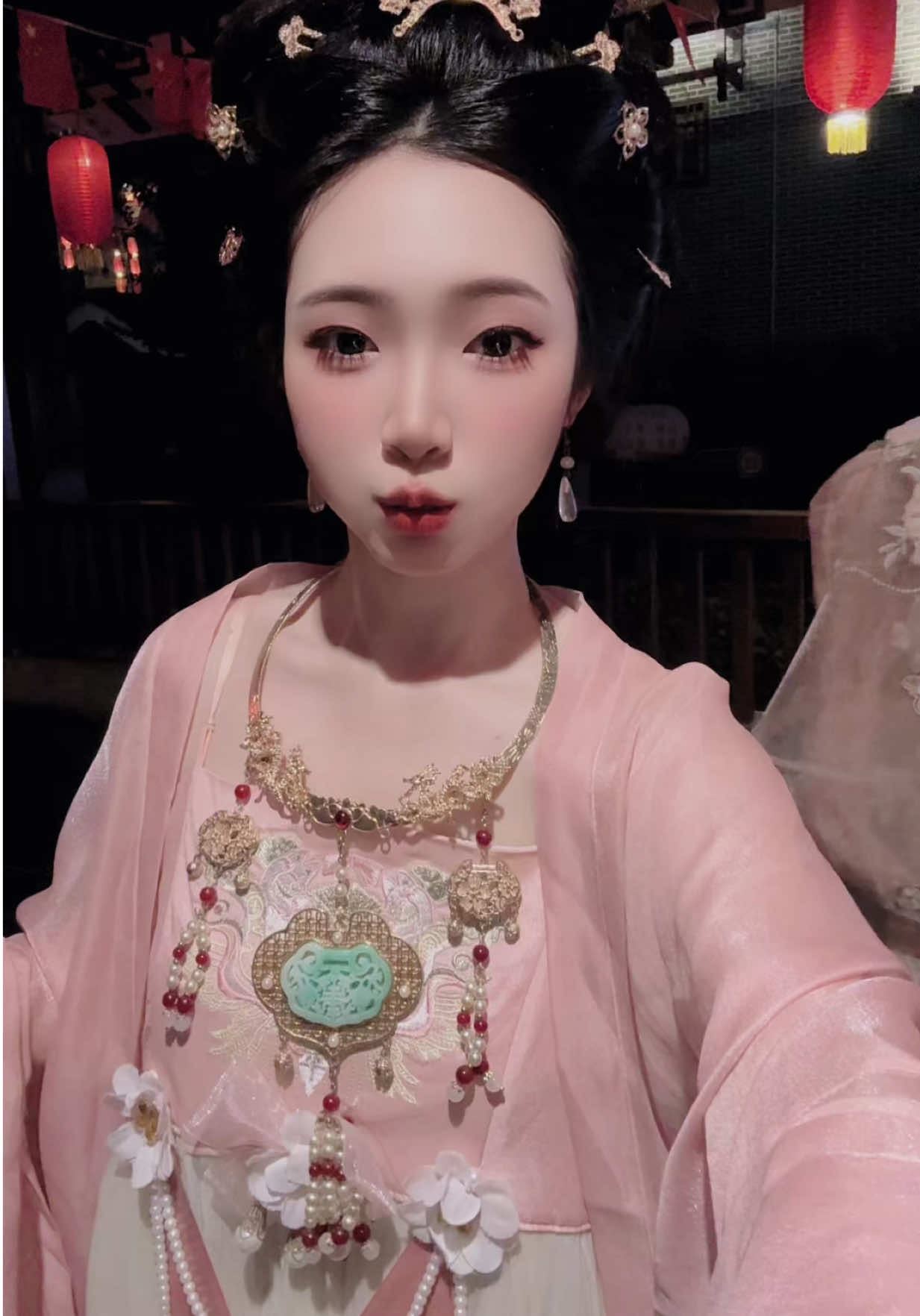 Có xuyên không thì cũng phải làm công chúa makeup tone hồng 😆🧘🏻‍♀️ #xuhuong #fypシ 