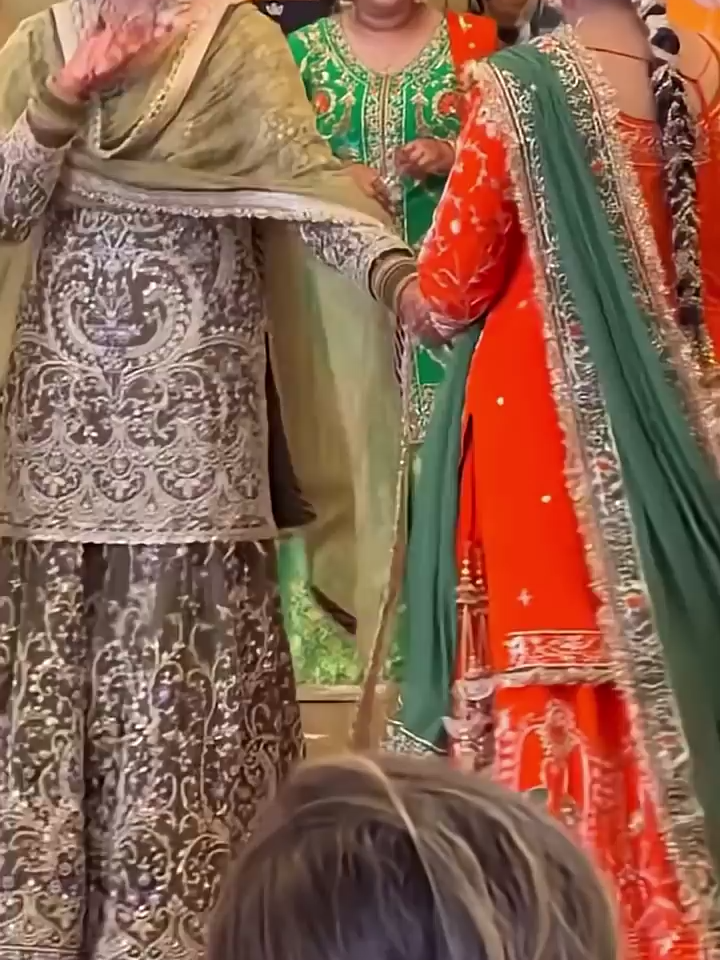 YTDown.com_Shorts_dance-gidhasteps-folkart-wedding-punjabi_Media_7jt-a8mrOeA_001_720p