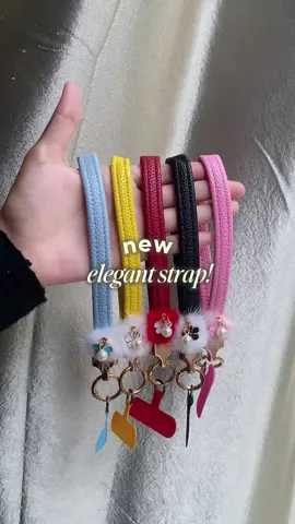 Definisi cantik sesungguhnya yaa strap hp yg satu ini💁🏻‍♀️💗 bener2 elegant banget dan warnanya colorfull yaa, dan juga selalu dapet Free klip dri mindav🙌🏻 #straphp #phonestraps #gantunganhp #newcollection #foryou 