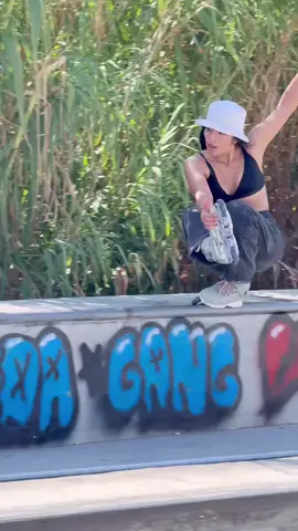 #sketergirl #skating #girlswhoskate #rollerskating #skater 