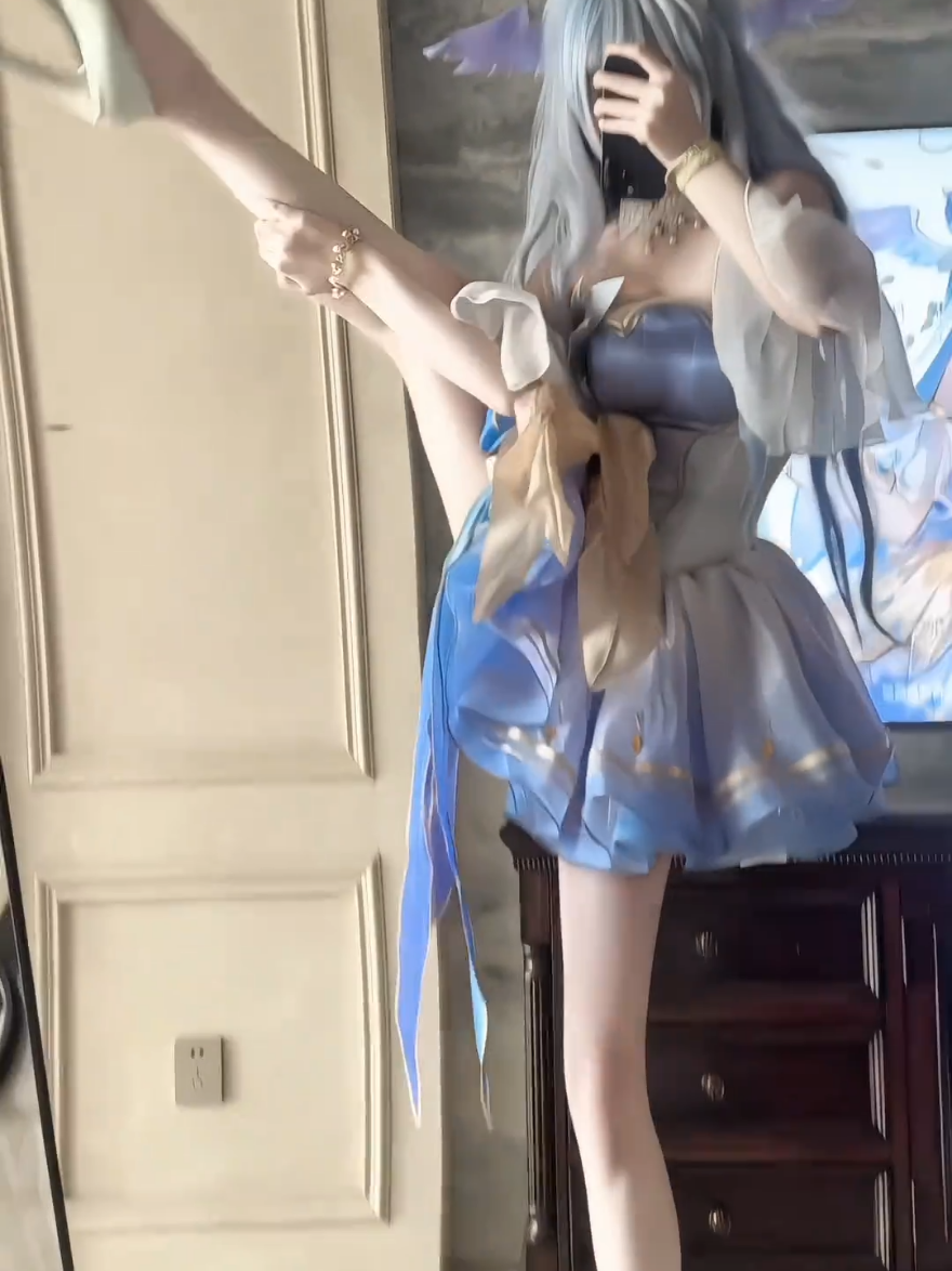 一字马这一块还得看我 #知更鸟 #崩坏星穹铁道 #走过安眠地的花丛#星穹铁道周年庆 #星穹之旅 