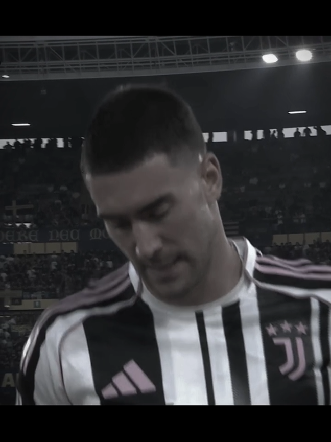 prima o poi tornerei il vero Dusan🤍🖤 #juventus #vlahovic #tudor #footballedit #fyp 