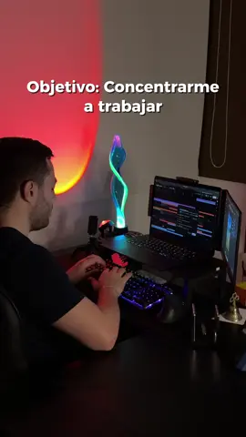 🫩🫩🫩 . . . . . . #trabajo #homeoffice #tdh #humor #escritorio 