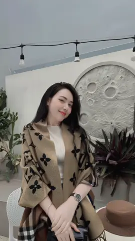 “Ta đem lòng yêu cả thành phố bởi vì nơi ấy có người ta thương ...”