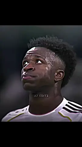 كتل روحه على الدريس 😅#تيم_فابيو♔ #حسوني_ليفا🍋 #تيم_مصممين_الرافدين💎 #تيم_مصممين_العاشرة💎 #فينيسيوس 