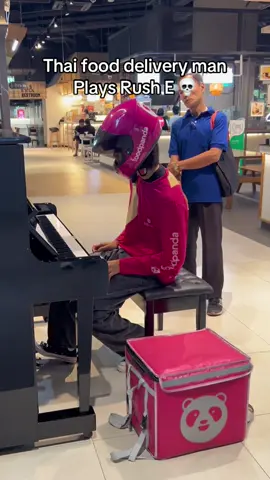 Only in Thailand #rushe #เปียโน 