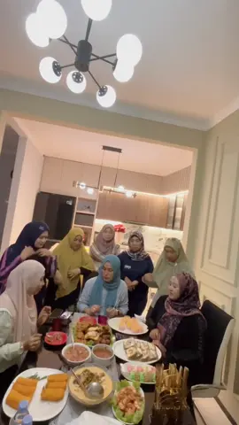tepuk lemu tapi cita2 kurus,sehat dan bahagia... Aamiin 🥰😘🙏#makan2#tepuklemu 