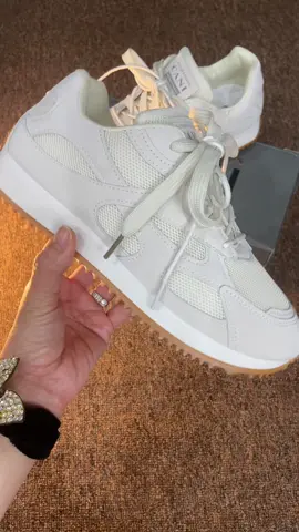 #promomakangajian #sneakers #sepatuwanita #sepatusneaker 