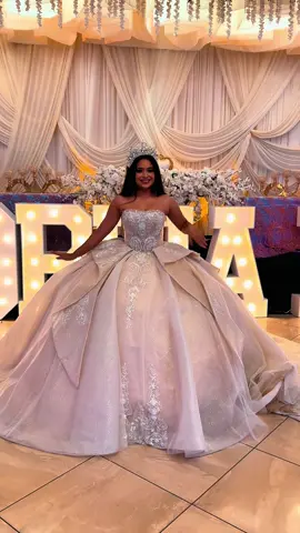 #dvenuereceptionhall #luxuryquinceañeras #fanygaraybeautystudio #quinceañerasmesaaz #viraltiktok 