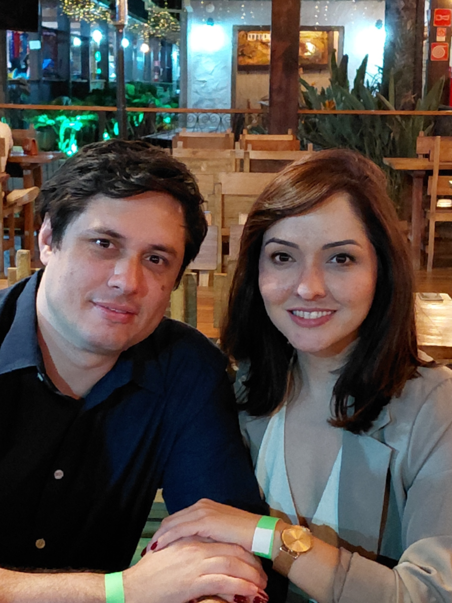 🎂 Feliz aniversário 🎉 Já comemoramos, conversamos, planejamos o amanhã. O vídeo não é uma declaração de amor, apenas um registro. Um breve retrato de quem vive de verdade.