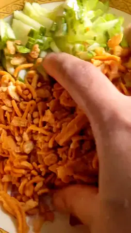 @Esrat Jahan  এভাবে চানাচুর খেতে দারুন লাগে