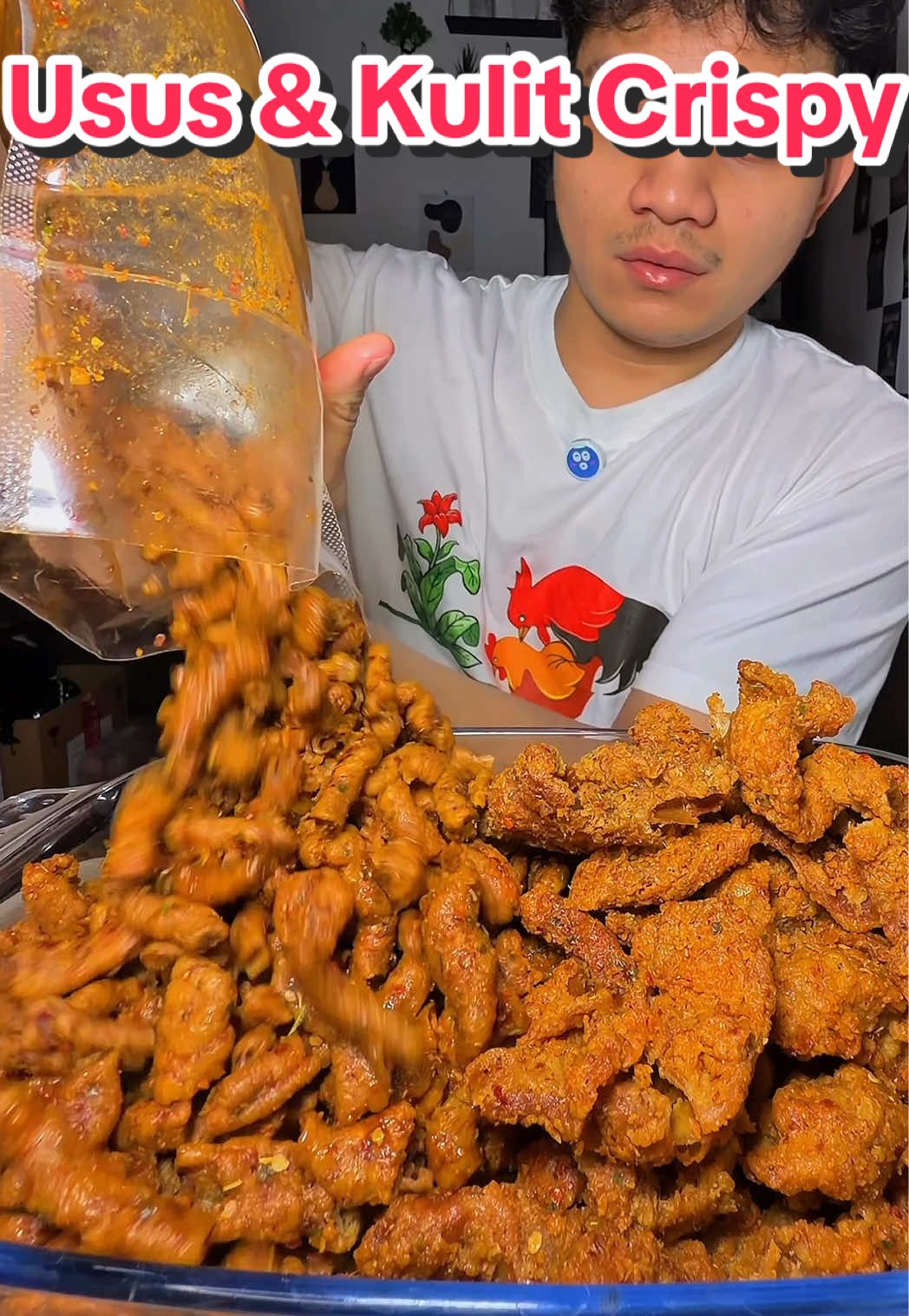 Cemilan usus dan kulit ayam pedes crispy daun jeruk langganan gua @sohibcemilan , udah sering banget gua review dan gak pernah mau bosen bilang ini tuh enak banget!!! Crispy, berbumbu, bersih. Makan pakai nasi oke atau ngmeil kek gua juga ini oke cuyyy #mukbang #ususcrispy #kulitcrispy #sohibcemilan #kulinerjawa 