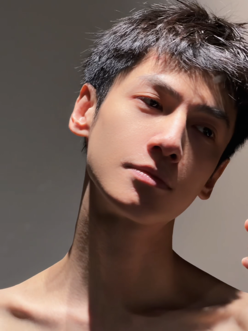 Đường hồ ly 🦊 nay 🔥 quá 😝 Ai chê anh ốm yếu ra đây nói chiện 💪 Hôm nay cũng đừng quên xem Thủy Long Ngâm ủng hộ Đường hồ ly 🦊 vào 17 giờ, chiếu sớm nhất trên các nền tảng có bản quyền này nha: MangoTV Plus, VIEON, FPT Play, MyTV, Tv360, IQIYI ❤️ #luoyunxi #罗云熙 #水龙吟 #WhispersofFate #thuylongngam 