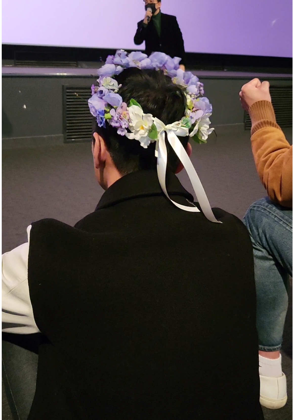 Ju Ji-hoon’s fan service: 100/10 😭 He’ll take literally anything fans give him! #jujihoon #주지훈 #foryou #foryoupage #viral 