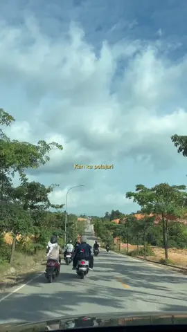 Candu bgt lagu ini 😍 #senjadisudutkota #batampunyacerita #jelajahbatam #bluesky #vitaminsea 