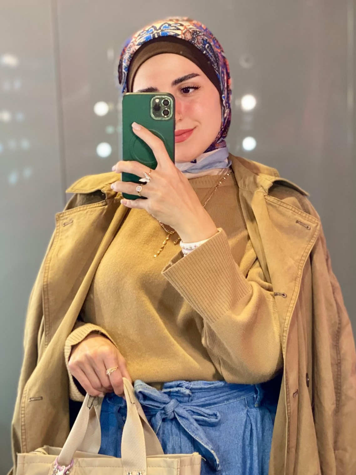 ماحدا شافك لما تقومي الصبح تعبانة وتداومي ولا لما كنتي خايفة من الأيام ولا كم مرة ابتسمتي وانتي مو بخير وكم مرة سعيتي بدون طاقة ولا كم مره حسيتي المكان مو مكانك ولا كم مرة لبستي شخصية ماتمثلك ولا كم كوب قهوة شربتي حتى تقدري تكملي اليوم ولا كم مرة حاربوكي كشان تنسحبي وماتثبتي حالك ولا كم مرة جربتي الوحدة ولا كم مرة حسيتي حالك ضايعة وحاولتي تندلي ع الطريق لوصلتي لهون #viral #طاقة_ايجابية #طاقة_الانوثة #fypage #اقتباسات 