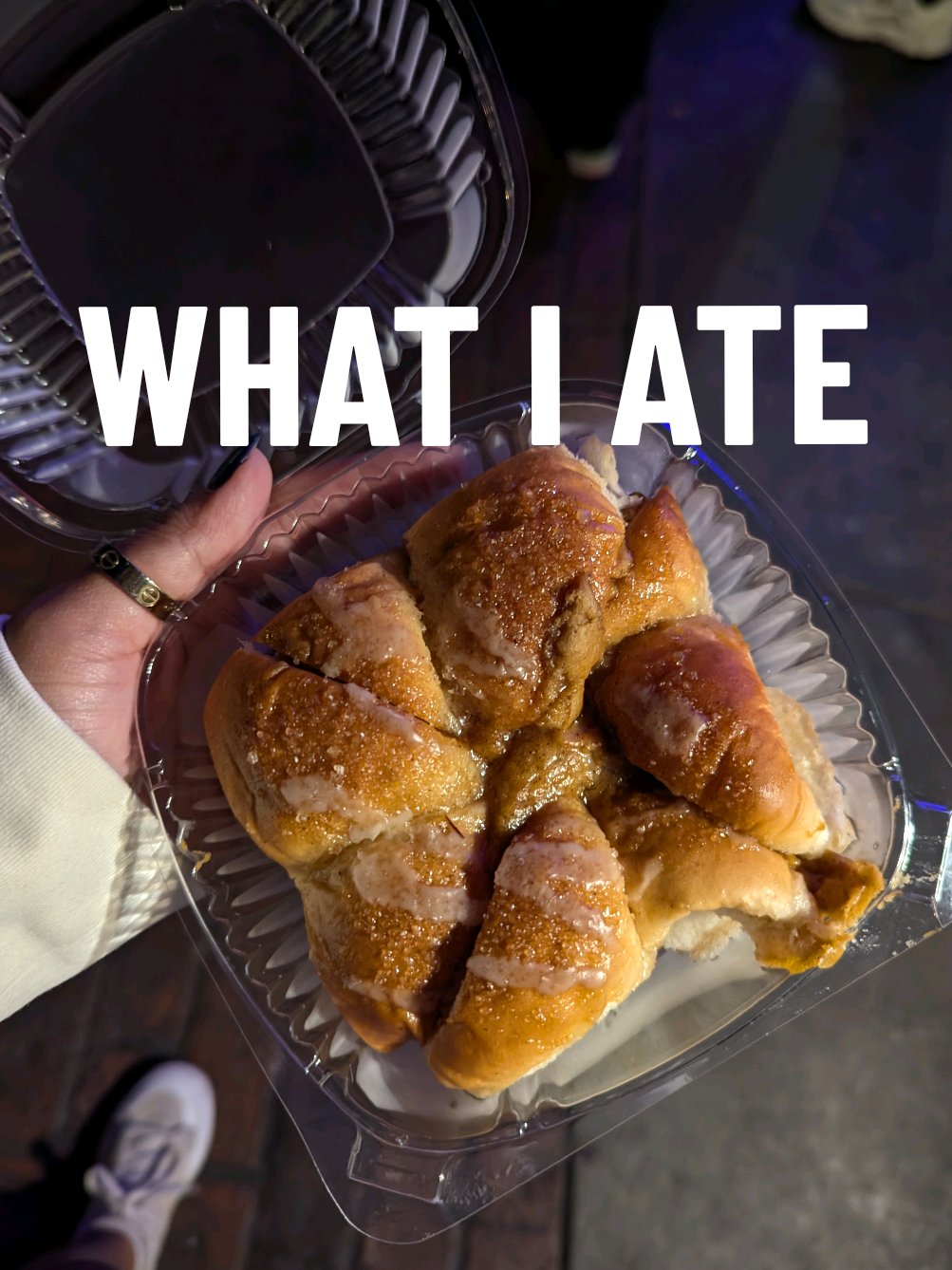 short but sweet park visit, trying new food (to me). 👅 #whatiateatdisneyland #californiaadventurefood #disneycaliforniaadventure #disneylandfood #disneylandresort 