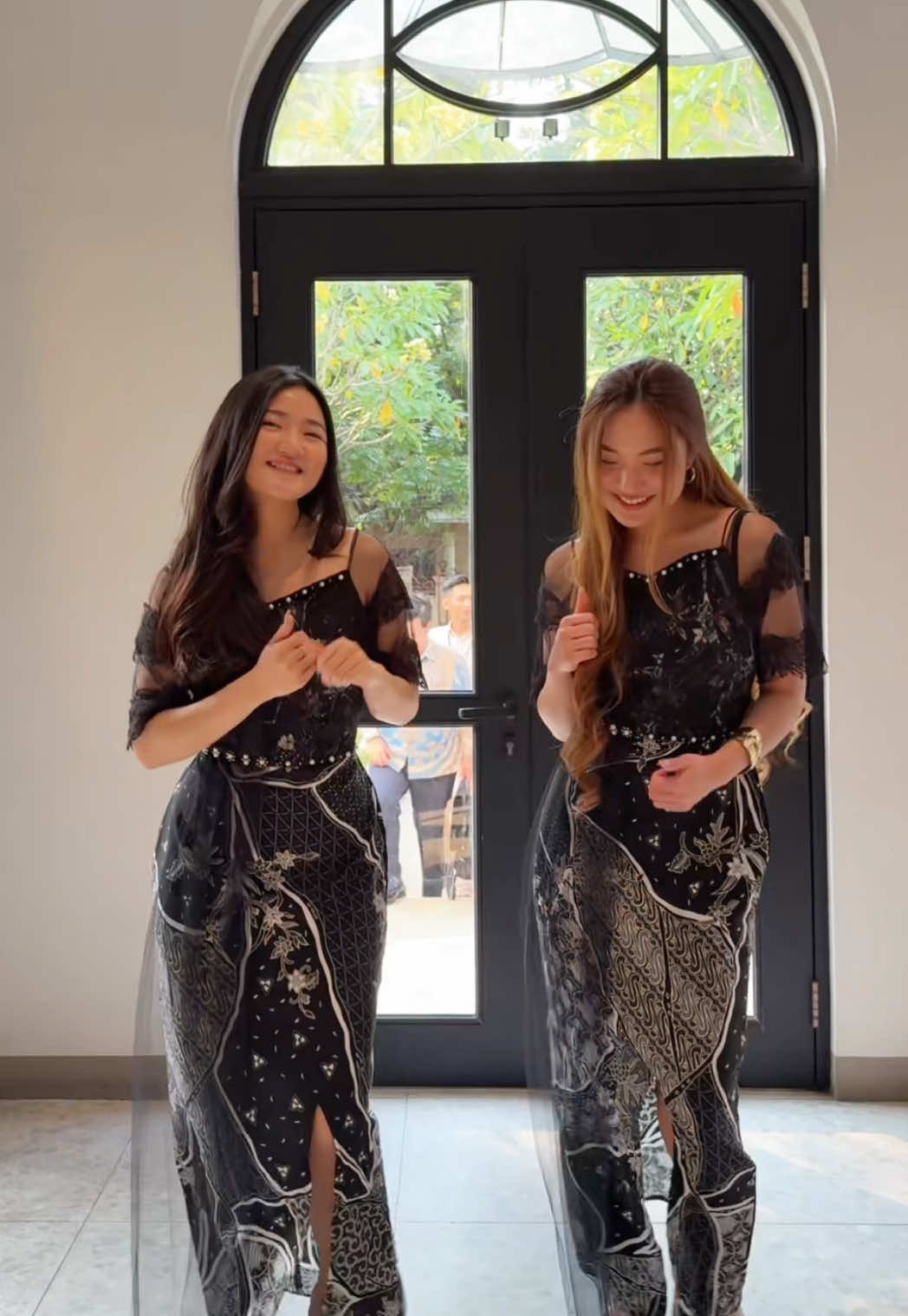 Dress batik yg kalau dipake super cantik & elegant bgt😍  - #promomakangajian #dressnatal #dressgereja #kebayabatik #dresskondangan 