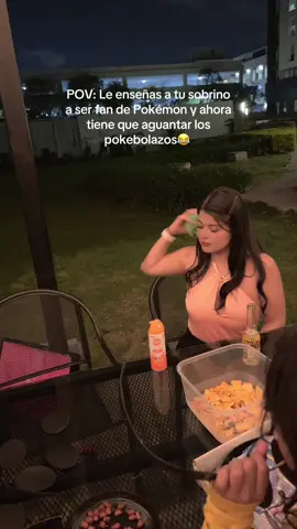 La tía favorita 😂😂😂 Era de peluche y yo soporto cuando me levanta a  las 6 am a ver la peli de Pokémon y roblox 😂 #pokemon  #tia  #pfypシ #pokebola #viraltiktok 