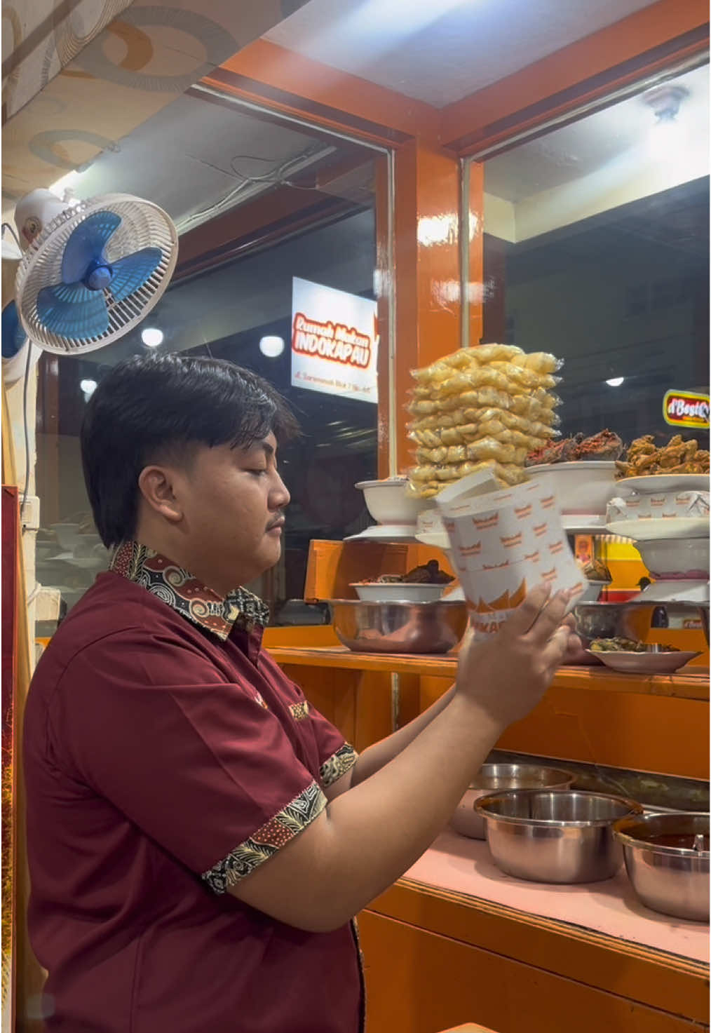 Mana yg kemarin pada minta dibungkus, maju sini satu satu🫵🏻😭 #nasipadang #indokapau #sarijadi #nasibungkus 