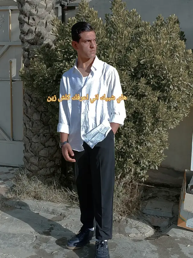 :لست ذليلآ كي اعز بقربهم انا عزيز لا يذل جواري اخترت نفسي والنفوس عزيزة انا لا اعيش العمر دون خيار..!! ه