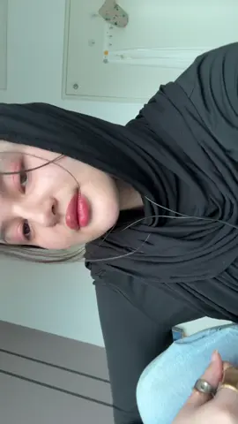 This goes out to the people who judges on how i use my hijab cs they prolly never been to jeddah or dubai so they don’t know how we use them there lol 💀