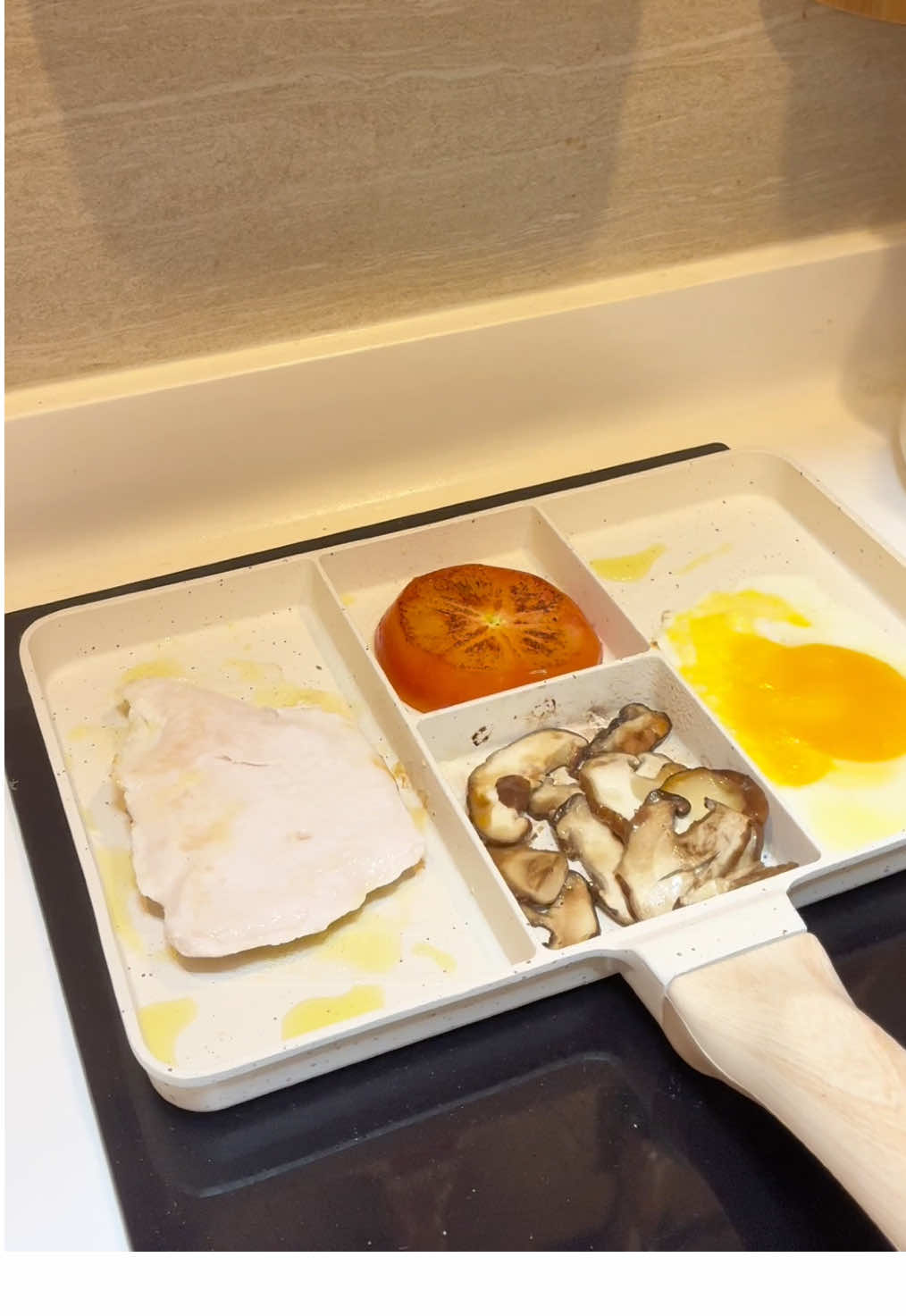 All-day breakfast made easy 🍳✨ Cook chicken, eggs, mushrooms, and tomato all at once — no mess, no mixing, just perfect results every time with the SUPVIBE Four-Grid Frying Pan! #SUPVIBE #FourGridPan #KitchenEssentials #NonStickPan #createtowin 
