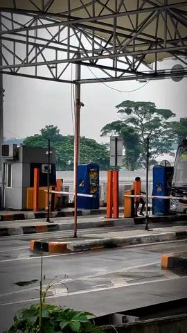 Hallo Brebes Tegal mana suaranya😁👋🤩 Tombo kangen seng merantau ning Jakarta lewat bus bus DEWI SRI Brebes Tegal seng dituju🤩👋🥰 Pesona bus bus Dewi Sri sang legend pantura yang masih tetap eksis🤗🤩🥰🥰