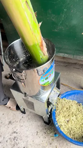 Máy xay chuối,rau,củ cho gia súc gia cầm. Các bác bấm vào giỏ hàng góc dưới màn hình để mua hàng nhé 