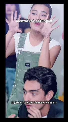 Malu ih tiap selesai acara harus bawa rombongan buat nge adu domba biar kita pecah, kenapa kita nya terlalu banyak ya sampe dipecah belah gini? Saingin dongg jangan malah huru hara🫣   Udah yaa harqeel dan warga namaste jangan kebawa aruss teruss , kita jalan bareng bareng lewati arus itu yaa❤️🤝 #Meme #MemeCut #fyp #fypシ゚viral #harrynyaaqeela #harqeel #asmaragenz #aqeelacalista #harryvaughan #cimitnyacimol 