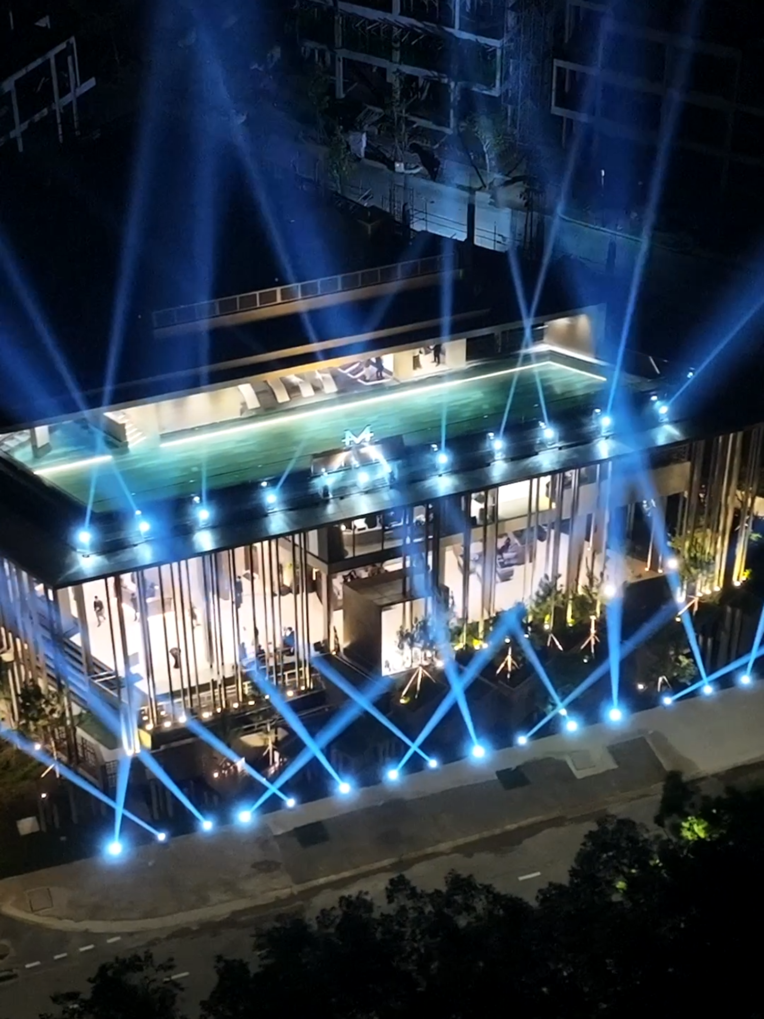 HOÀNG KIM KHAI MỞ, QUYỀN UY CẤT LỜI 🔑 [English below]   Cùng nhìn lại khoảnh khắc tinh hoa vượt tầm tại sự kiện nghênh đón những chủ nhân Orchard Mansion tương lai, nơi từng đường nét kiến trúc chạm vào đẳng cấp siêu sang. 📍 Trải nghiệm ngay Mansion Club và Khu dinh thự mẫu Orchard Mansion để trực tiếp cảm nhận không gian thoáng đãng và thanh lịch bậc nhất.   --- WHEN GOLD ASCENDS, STATURE IS REVEALED 🔑 Rise beyond with moments of grand welcome for Orchard Mansion's future owners, where architecture reflects timeless elegance and prestige atop the horizon. 📍 Visit Mansion Club and Orchard Mansion Show Village now to experience the sheer opulence in a home that defines luxury like never before.  #CapitaLand #realestate #SYCAMORE #ThisisSYCAMORE #ThanhPhoHoChiMinhMoi #TPHCMMoi #SieuDoThi #SapnhapTPHCM #PhuongBinhDuong #BinhDuong #OrchardMansion #RiseBeyond #TinhHoaVuotTam