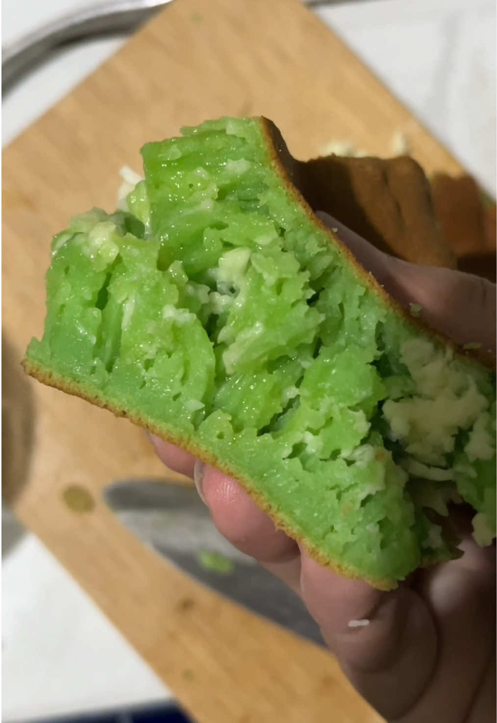Martabak pandan isi keju 🤭 *Pinggiran hancur karna lengket hehehe