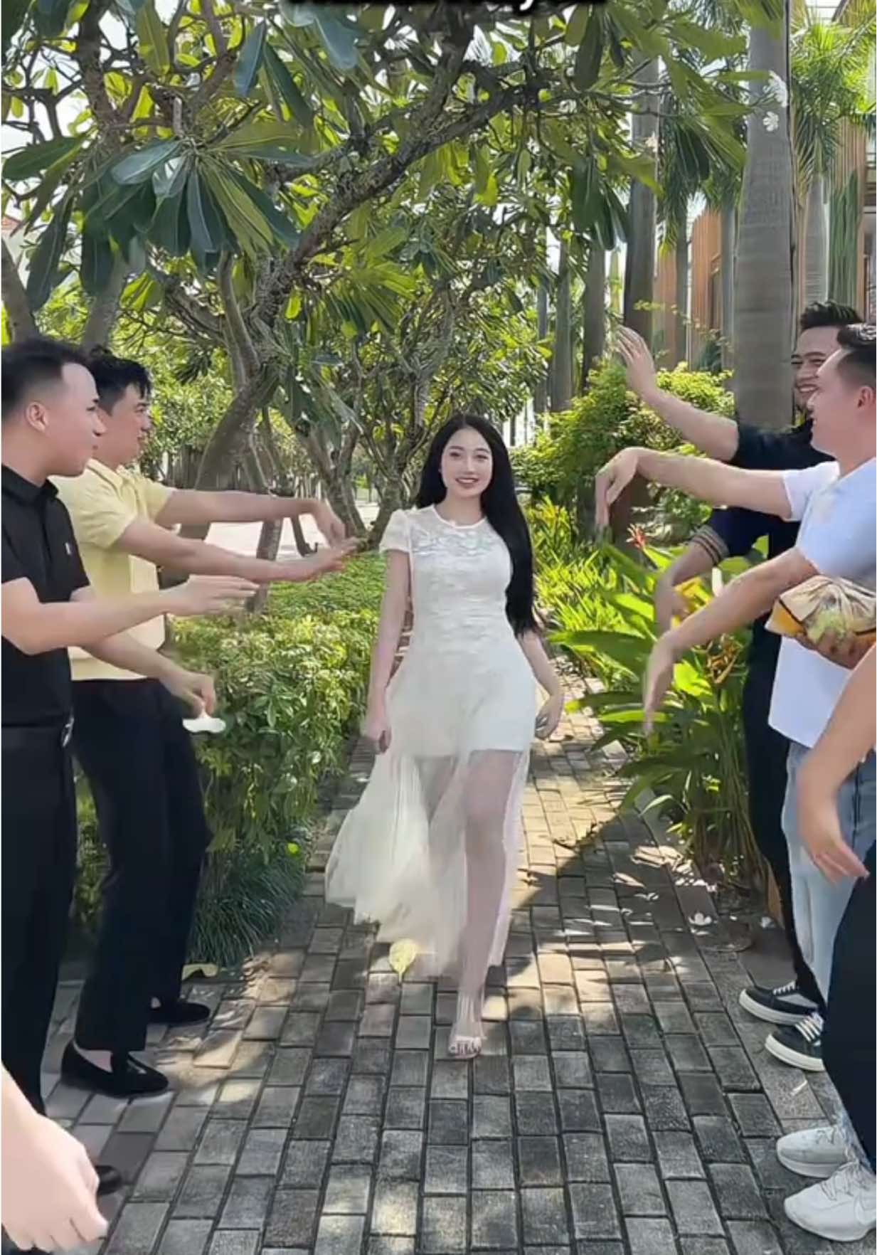 Chị em mình ai mà chả xinh 😜@Huyền Mắt To @Nguyễn Hà Thu (mẹ Leo) @Minh Châu @Bình Anh Vlog @Hoàng Thảo Family #thanhhuyenboutique #xuhuong #hoisovo 