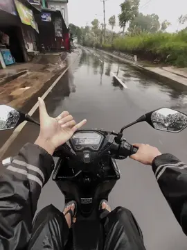 gapapa ya di ajak ujan ujanan🙂#vario125 
