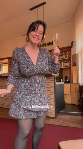 Cheers to me 🥂 36 today: grateful, healthy, and full of life ✨🥹😍 #itsmybirthdaytoday #birthdaygirl #36yearsyoung 