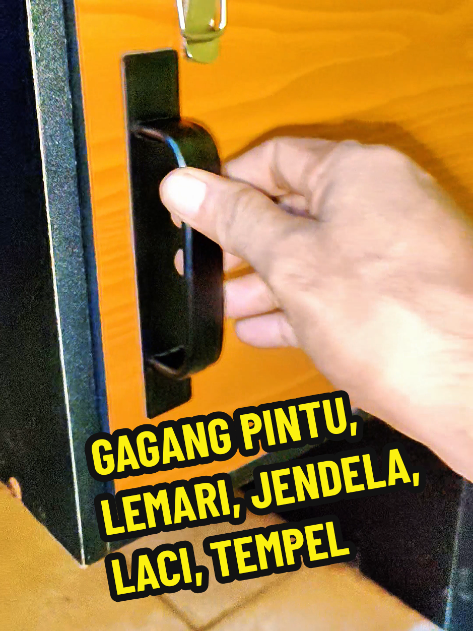 Membalas @nur.fadhila.putri.245 Cocok untuk handle pintu, lemari, jendela, laci dll Praktis tinggal tempel beres #handletempel #peganganpintutempel #peganganpintutempel #promoguncang1111 