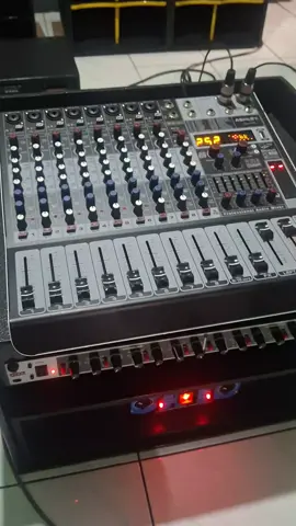 Hayo ndang dipesen bolo 😁 Spesifikasi : *sub 12 inc *midlow 8 inc *midhigh 6 inc *power 2 chanel *crossover dbx *mixer ashley #fyp #pemburuhoreg #soundsystemjawatimur #soundsystemminiatur #brewog_audio 