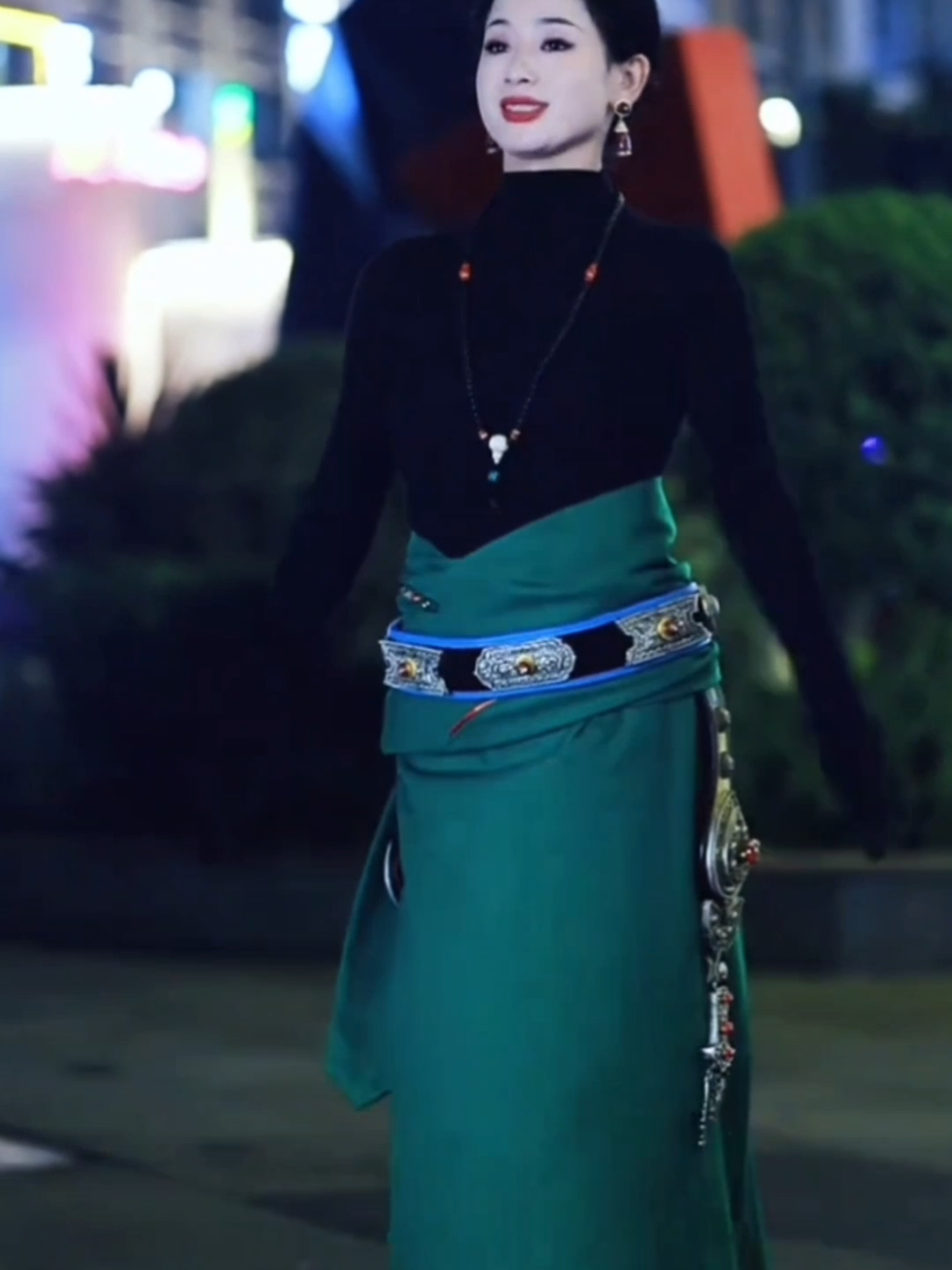 Guozhuang Dance (Gezhe Shepherdess) Full Version Performed by the excellent Guozhuang dancer Weng Mu  #WengmuZhuorechamu #ZhuorechamuGuozhuangteam #youth #beauty #tibetangirl