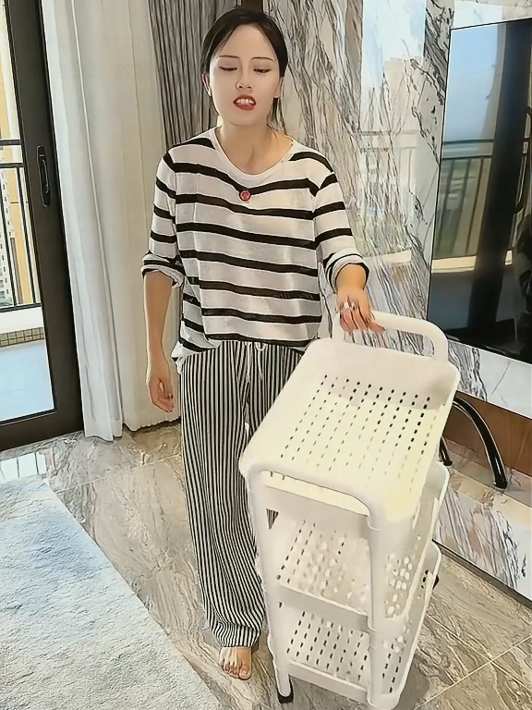 TIẾT KIỆM DIỆN TÍCH: Thiết kế tận dụng không gian theo chiều cao, giải phóng mặt sàn.#KêDaNǎng #GiÃÐy’ngÐò #TổChúºcKhÃ´ngGian #TiÃtKiêmDiênTich#NhÃ CÃaGonGÃng #LuuTгûThÃ´ngMinh #CốcGấu #ĐồTrangTrí #cốc