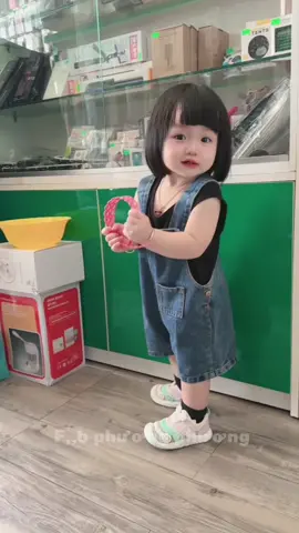 Yếm quá ư là cuteee ạ 😘😘#xuhuong #embedangyeu #baby 